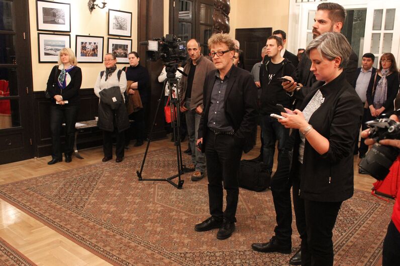 Гости на открытии выставки победителей конкурса имени Андрея Стенина в Будапеште.