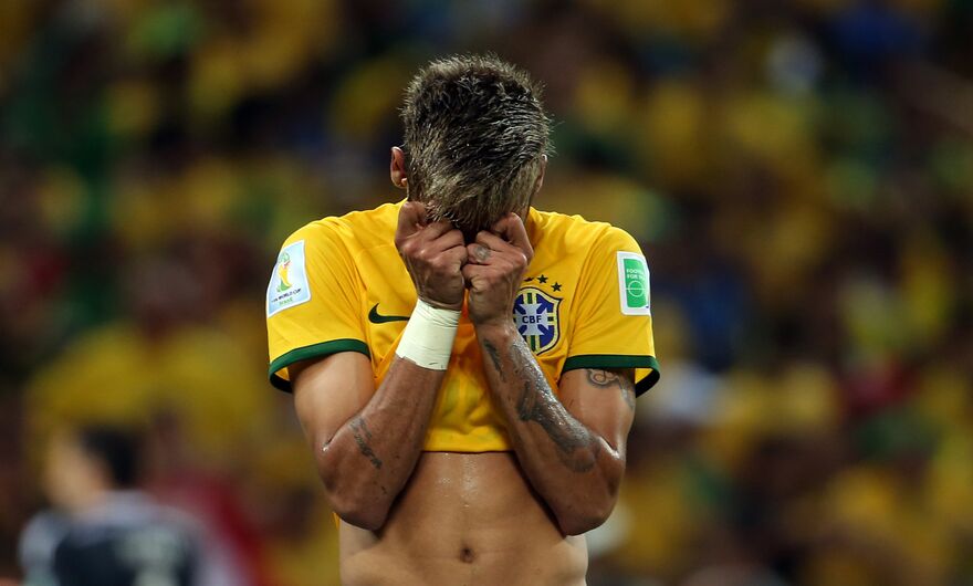 Отчаяние и боль, запечатленные на лице Неймара во время Чемпионата мира по футболу 2014 в Бразилии. 