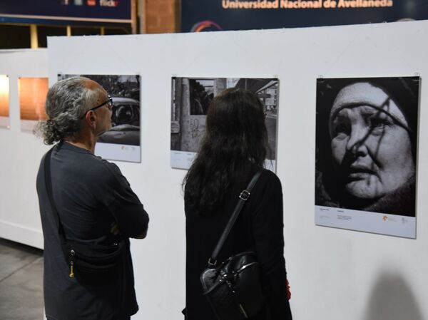 Открытие выставки лауреатов фотоконкурса на площадке Национального университета Авельянеды.