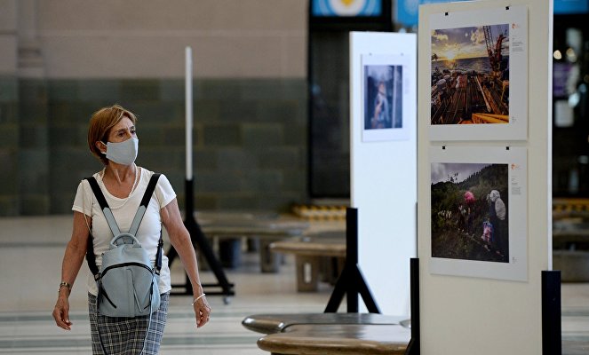 Выставка победителей Фотоконкурса имени Андрея Стенина на железнодорожной станции "Ретиро" в Буэнос-Айресе. 