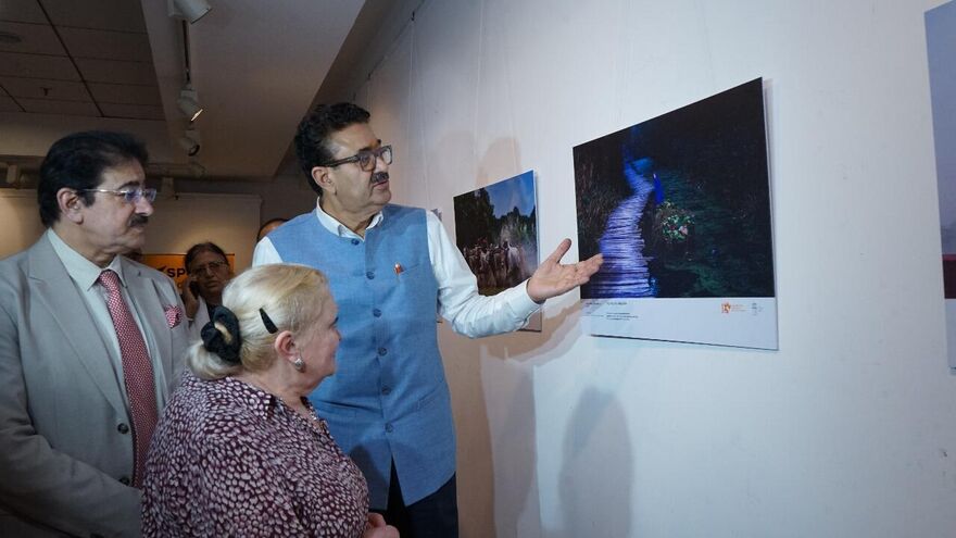 Председатель телерадиовещательной корпорации Prasar Bharati Навнит Кумар Сигаль и глава представительства медиагруппы в Индии Ольга Дычева