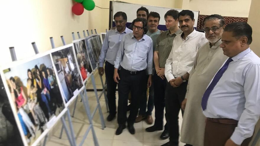 В Пакистане почтили память российского фотожурналиста Андрея Стенина В Пакистане почтили память российского фотожурналиста Андрея Стенина