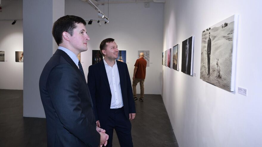 Выставка работ лауреатов фотоконкурса имени Андрея Стенина впервые открылась в Катаре Выставка работ лауреатов фотоконкурса имени Андрея Стенина впервые открылась в Катаре