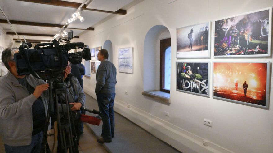 Открытие выставки работ победителей XI Конкурса фотожурналистики имени Андрея Стенина