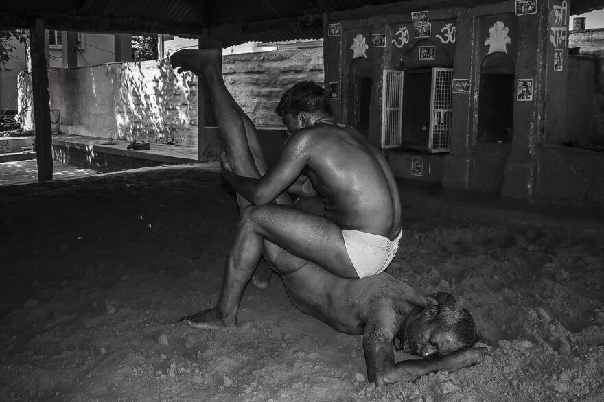 Искусство кушти: традиционная индийская борьба в грязи